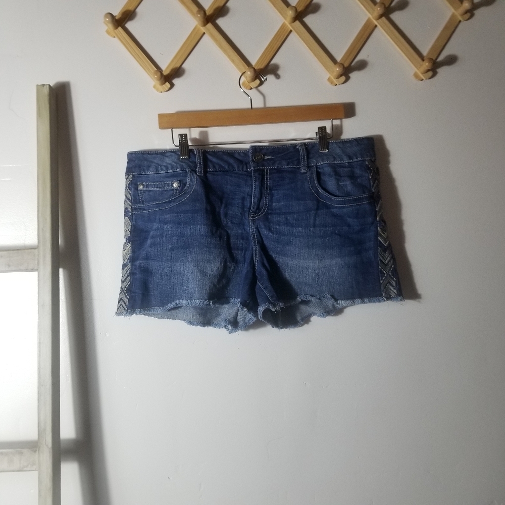 MAURICES WOMEN'S JEAN SHORTS SIZE 15/16
